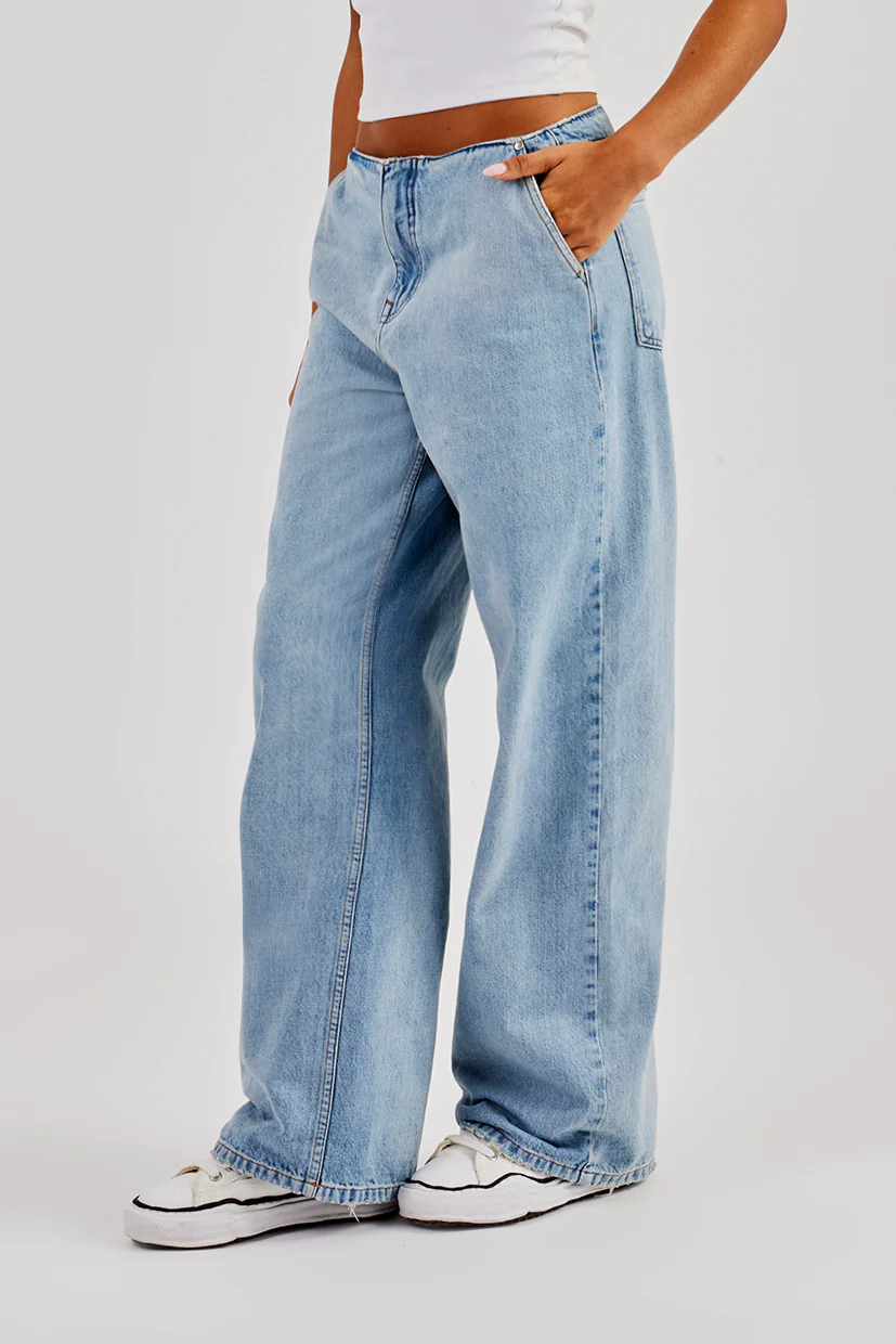 Baggy Jean With Waistband Detail - Bleach Wash