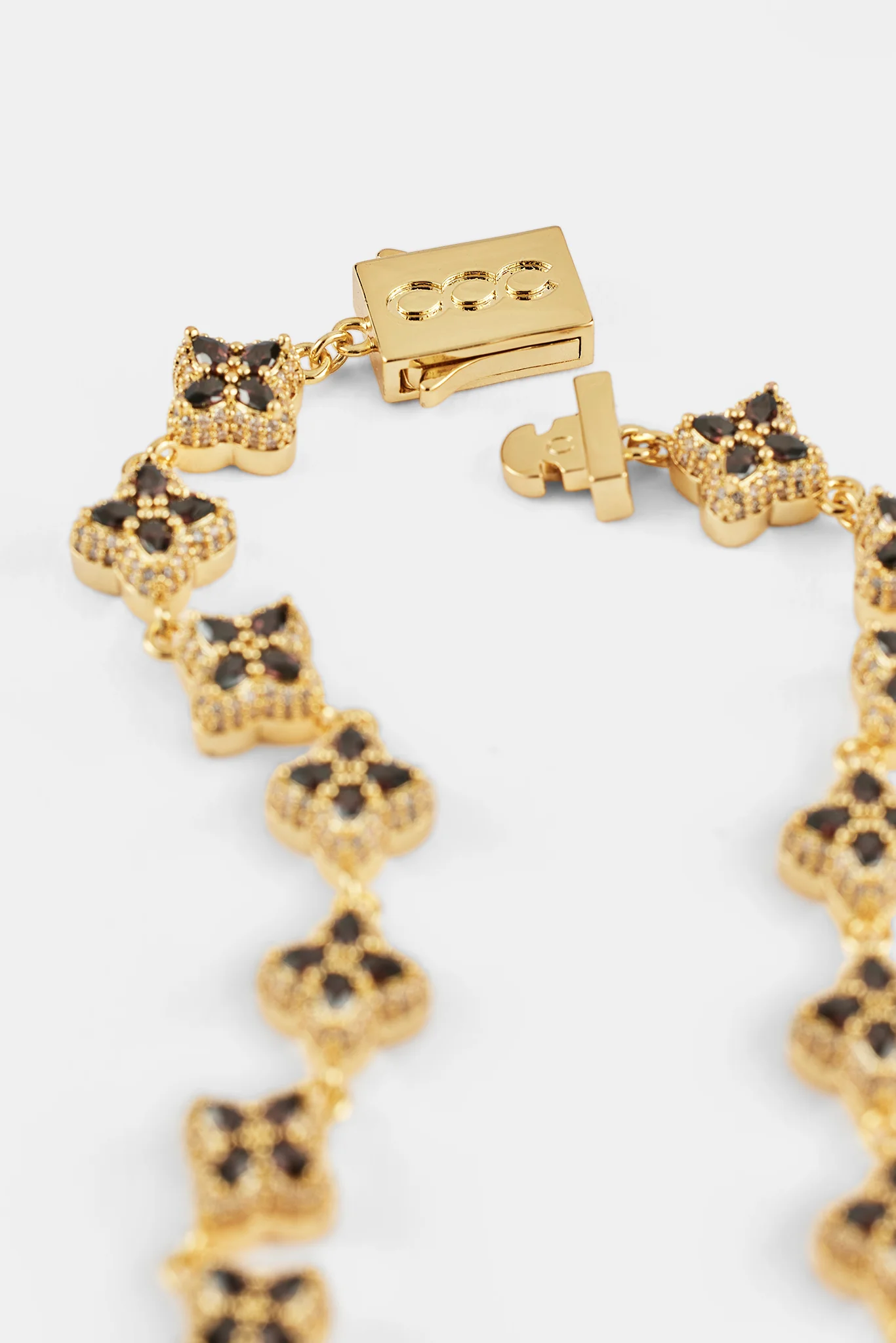 Chocolate Baguette Motif Bracelet - 8mm - Gold - Image 3