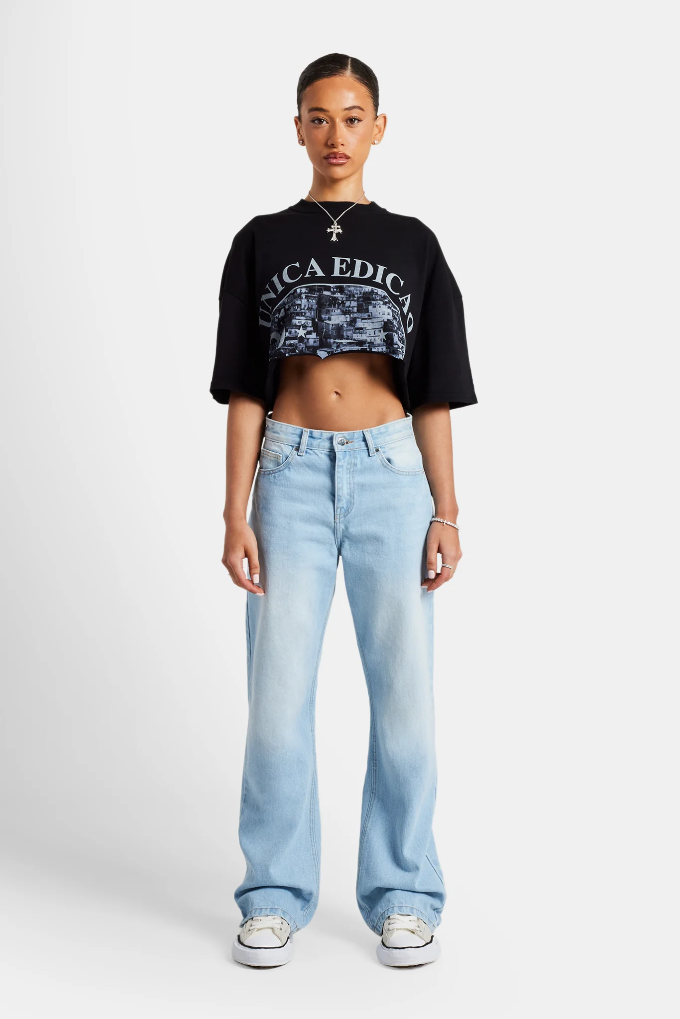 Cropped Favela Graphic T-Shirt - Image 4