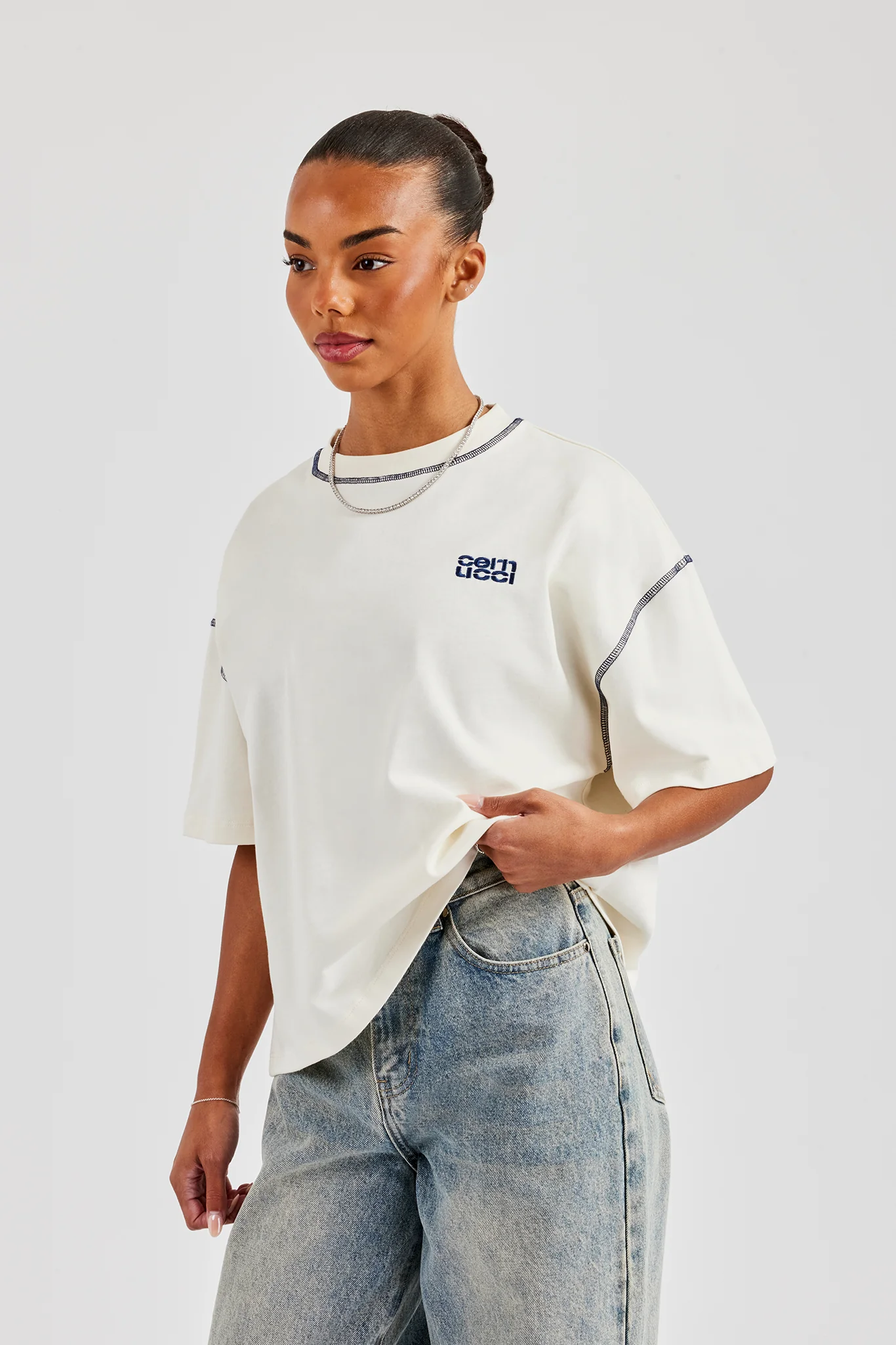 Diamond Cut Contrast Stitch T-Shirt - Off White - Image 3