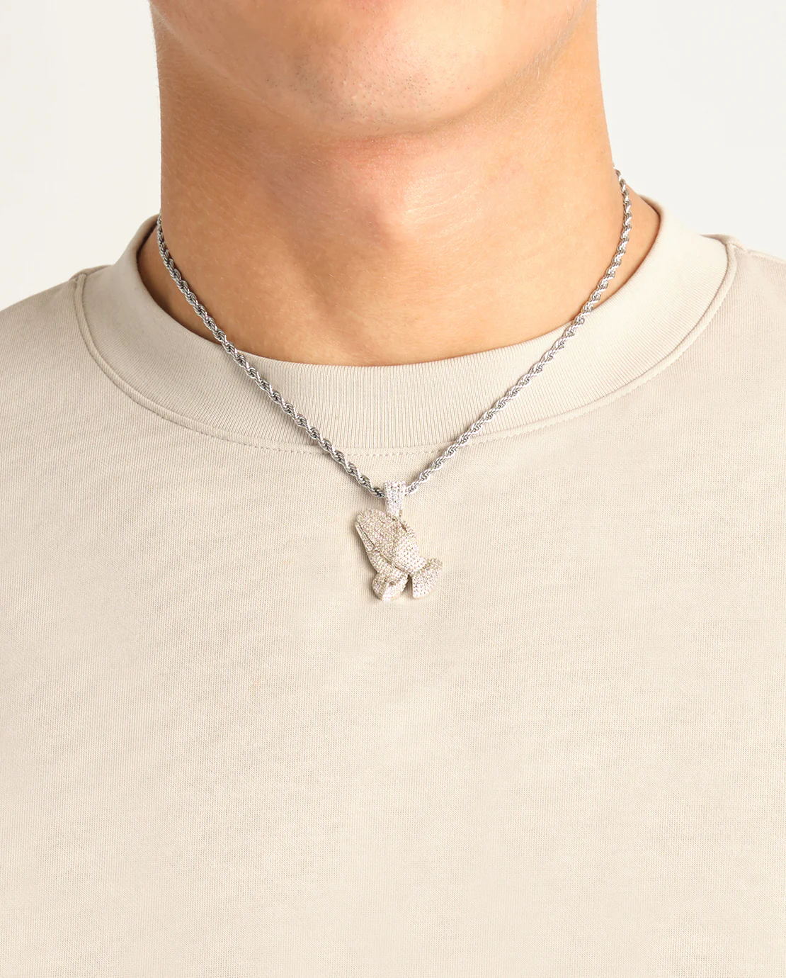 Iced Praying Hands Pendant - Image 6