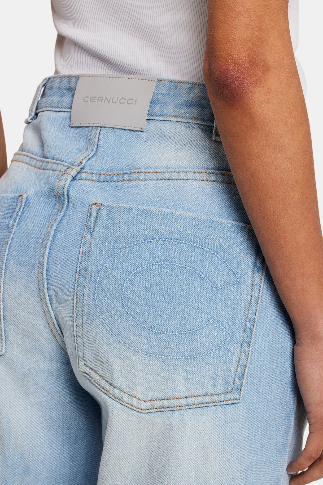 Mid Rise Relaxed Jeans - Light Blue - Image 5