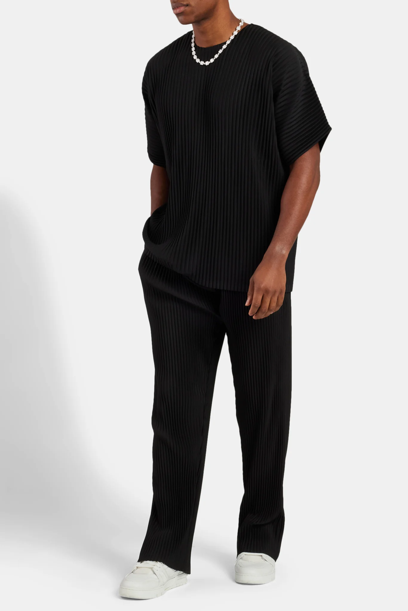 Oversized Pleated T-Shirt - Black - Image 4