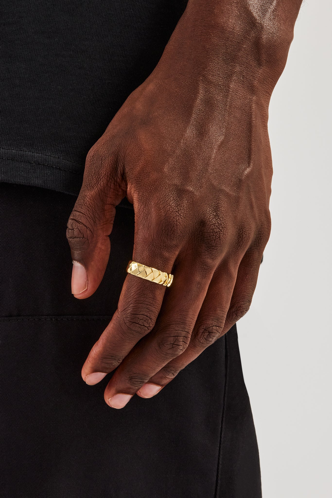 Polished Cross Over Woven Ring - Gold 6mm - Image 2