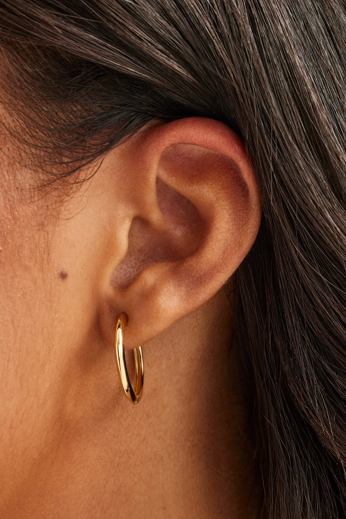 Polished Hoop Earrings - 20mm - Image 2