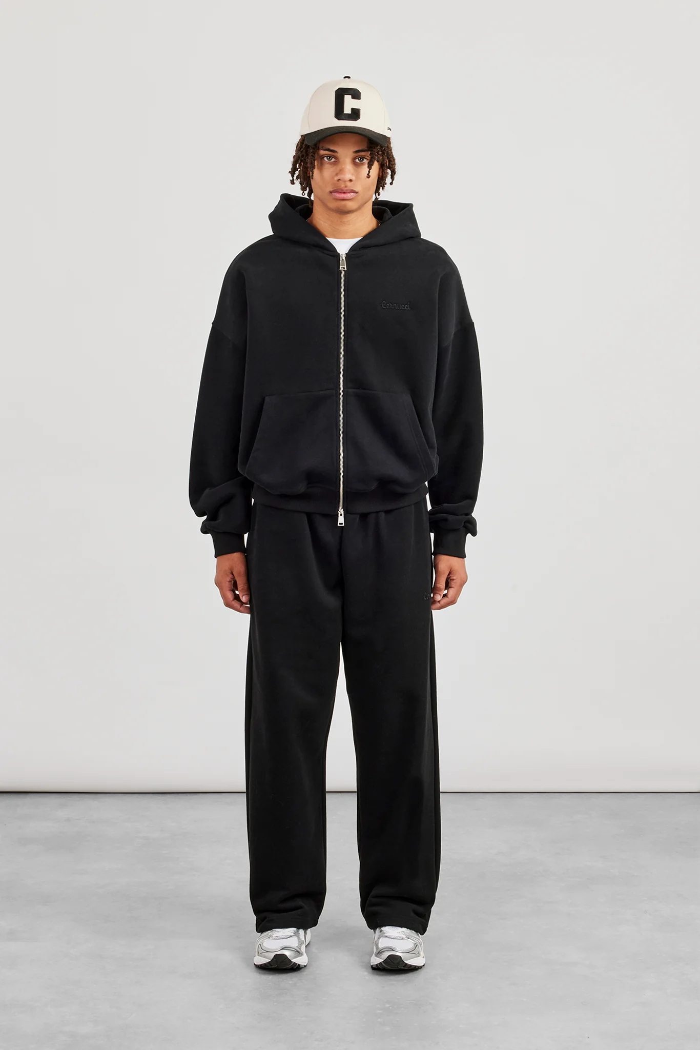 Relaxed Jogger - Black - Image 2