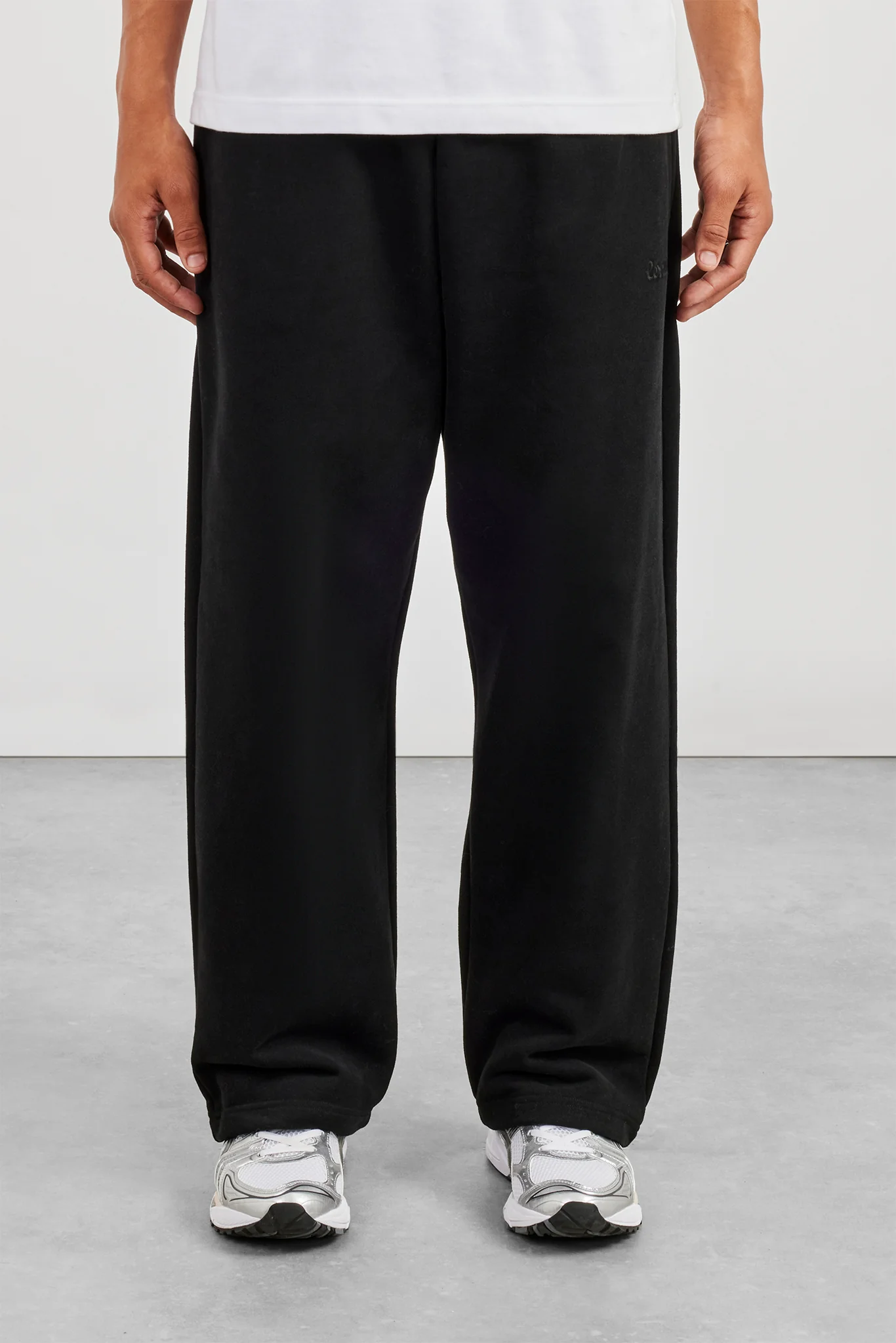Relaxed Jogger - Black - Image 3
