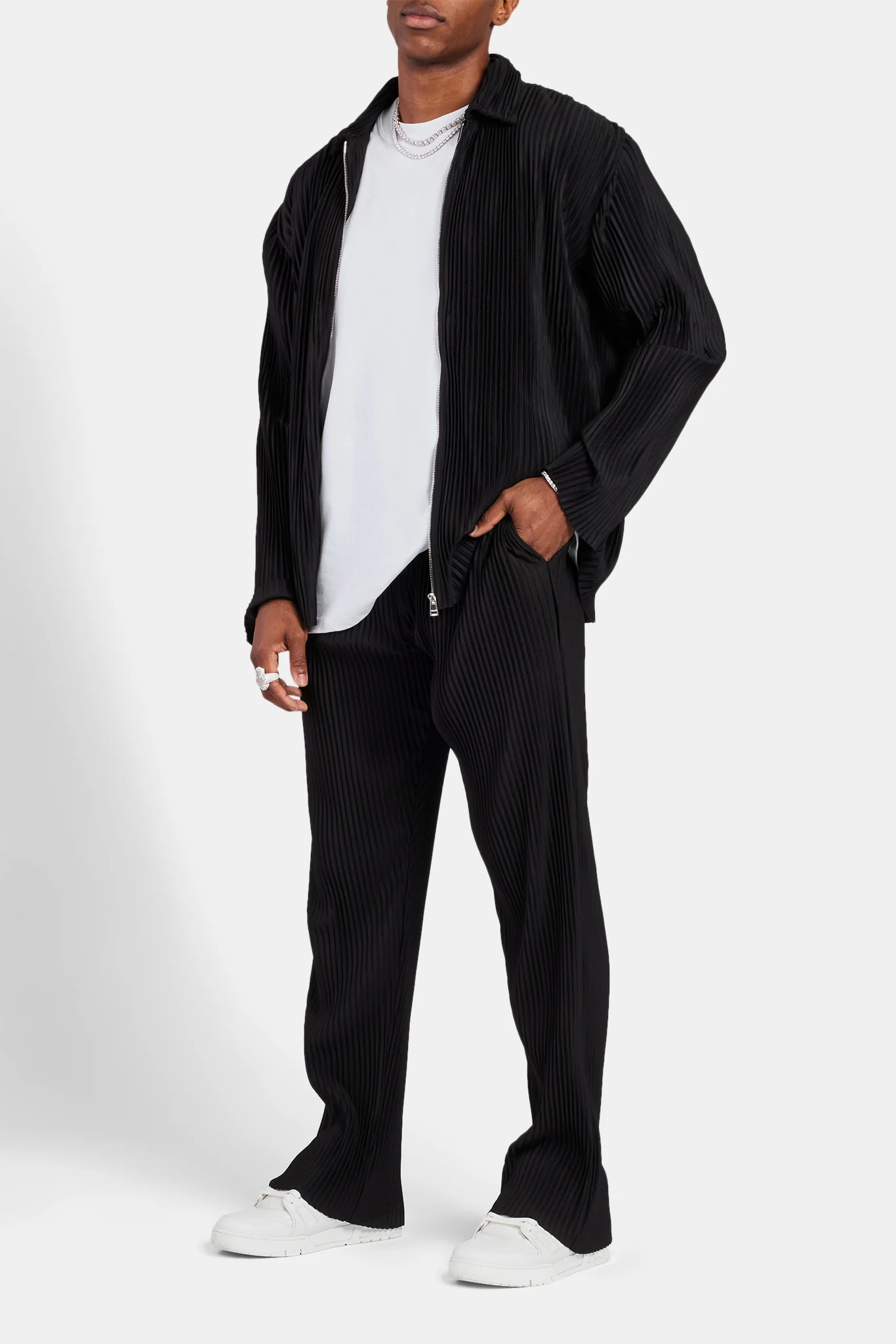 Relaxed Pleated Trouser - Black - Image 5