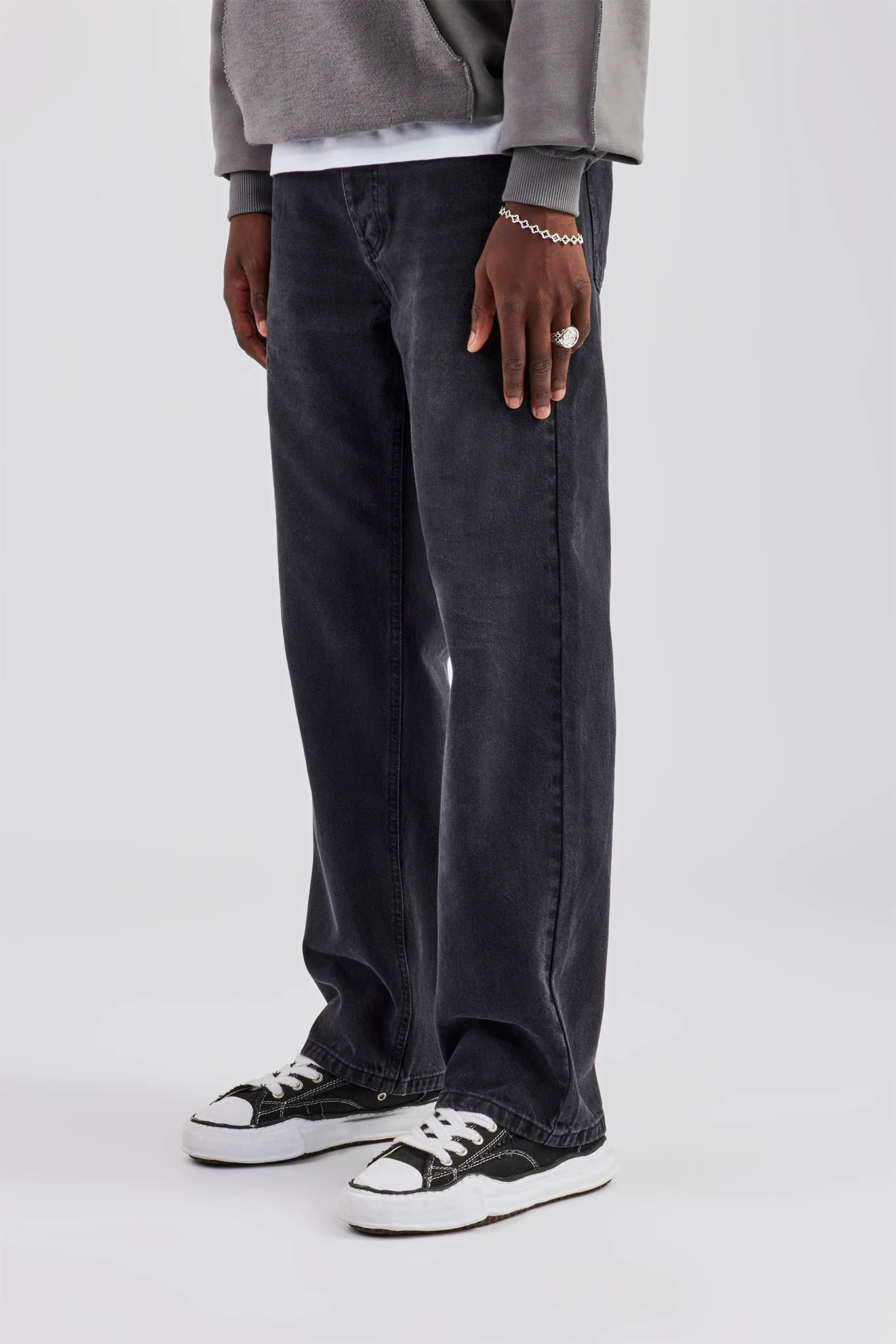 Relaxed Rhinestone Pocket Detail Jeans - True Black