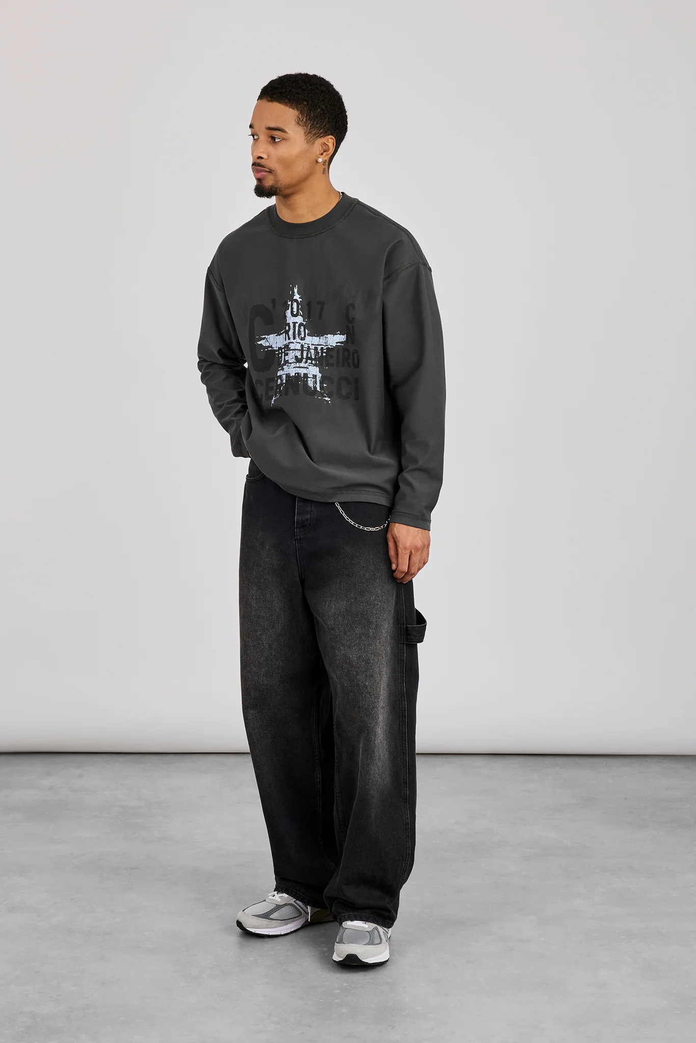 Reversible Long Sleeve Cernucci Studio T-Shirt - Dark Grey - Image 4