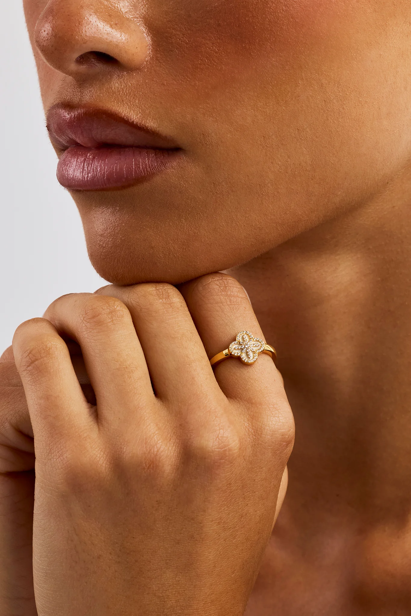 Star Motif Band Ring - 8mm - Gold - Image 2