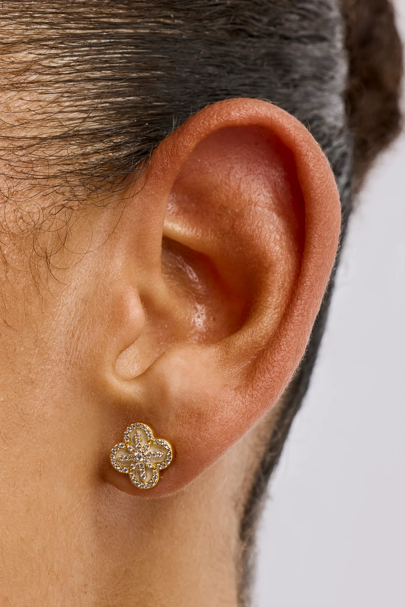 Star Motif Stud Earrings - 8mm - Gold - Image 2