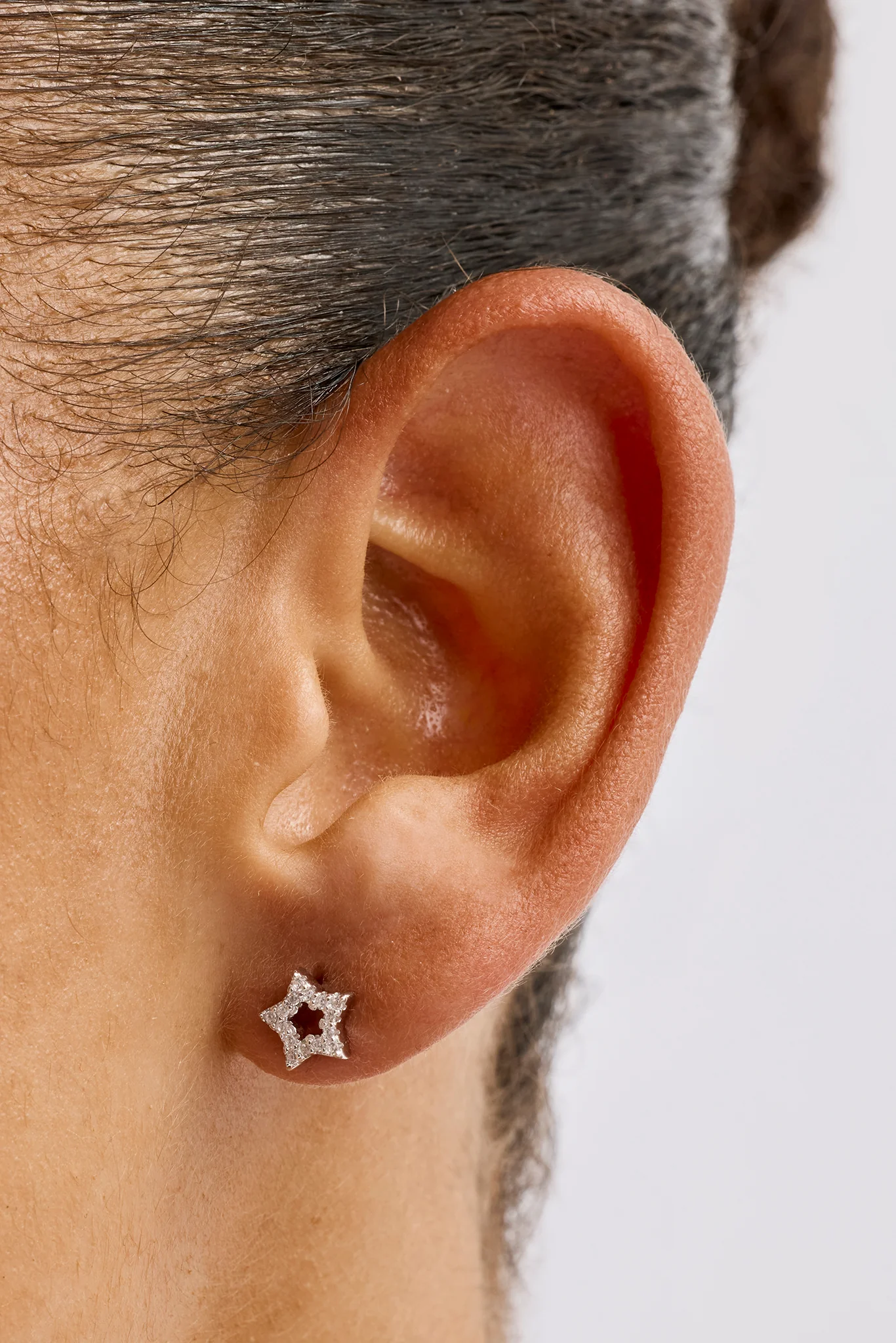 Iced Star Outline Stud Earrings - 6mm